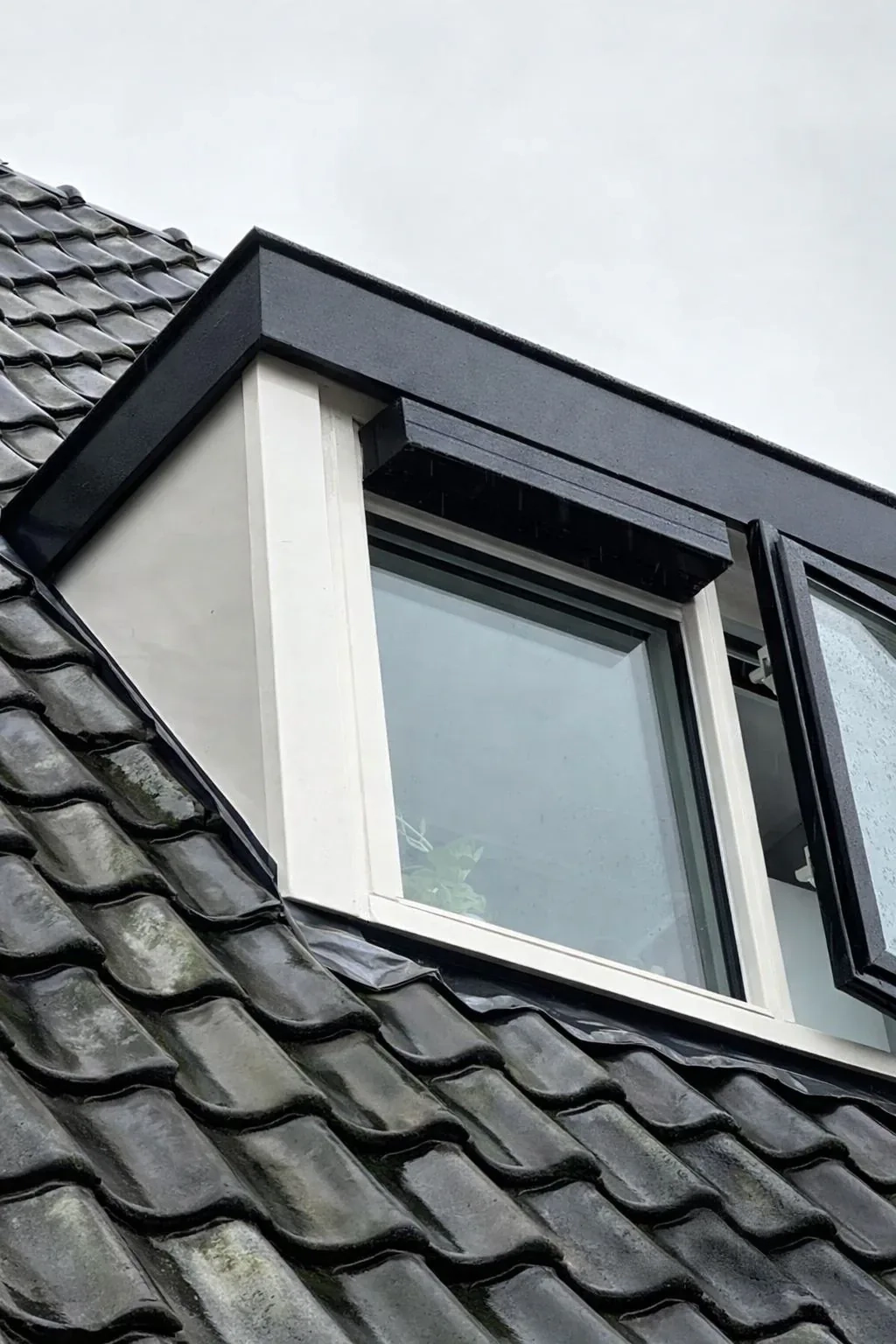 Afgewerkte dakkapel vanaf straatniveau